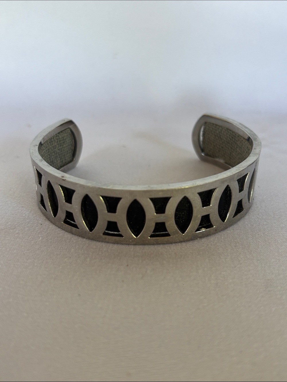 VERY PRETTY GENTLY WORN SILVER - TONE OPEN CUFF MEYAL  BRACELET WITH BLACK INLAY - Picture 2 of 6